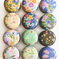 Metallbokser - BlomsterMakroner (12 stk)